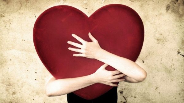 valentines-day-hugging-heart-e1423592640513
